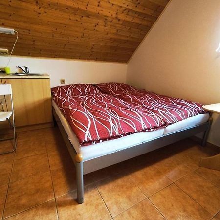 Apartamento Vinařství Ehrlich Milotice Exterior foto