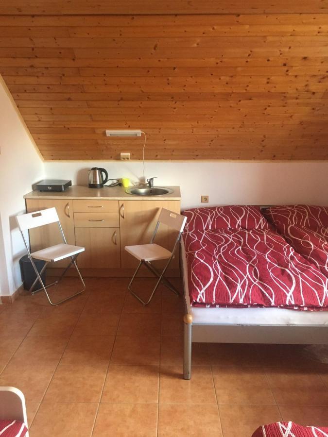 Apartamento Vinařství Ehrlich Milotice Exterior foto